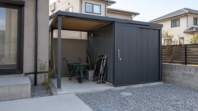 物置と屋根をまとめた収納空間