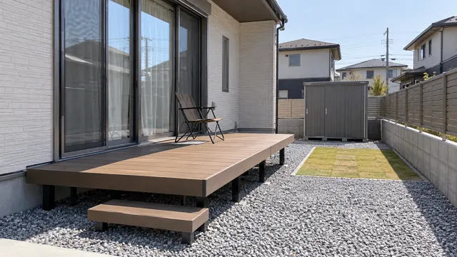 デッキと収納のある庭