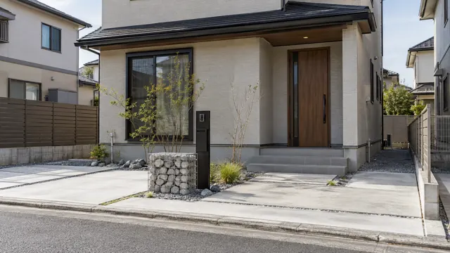 石かごをアクセントにした門まわり