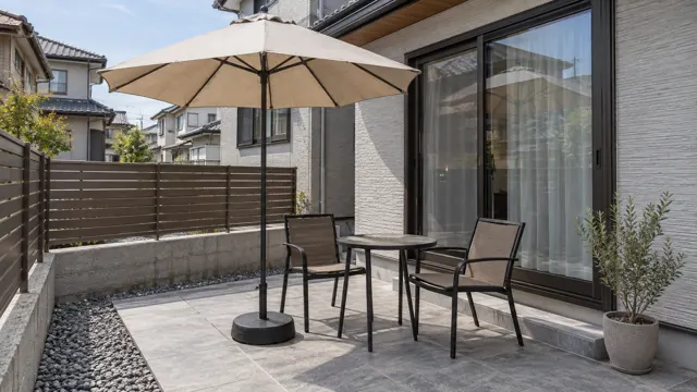 パラソルでくつろぐ小さなテラス
