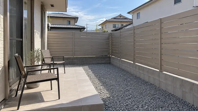 目隠しで落ち着く小さな庭